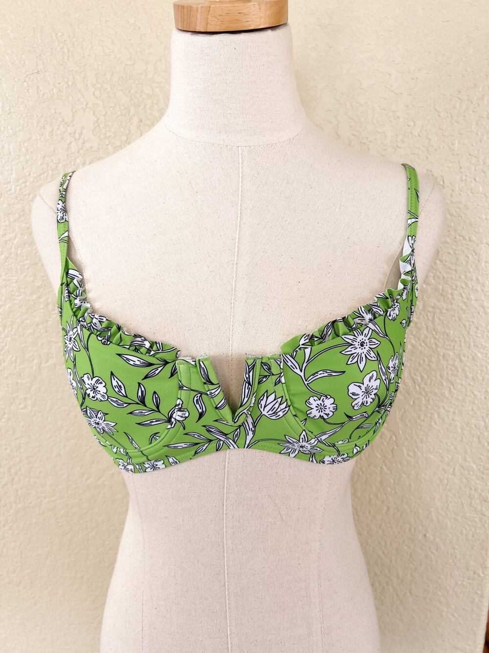 ZAFUL Green Floral Swim Top Small 4 Balconette Swim Top Ruffle Tie Back